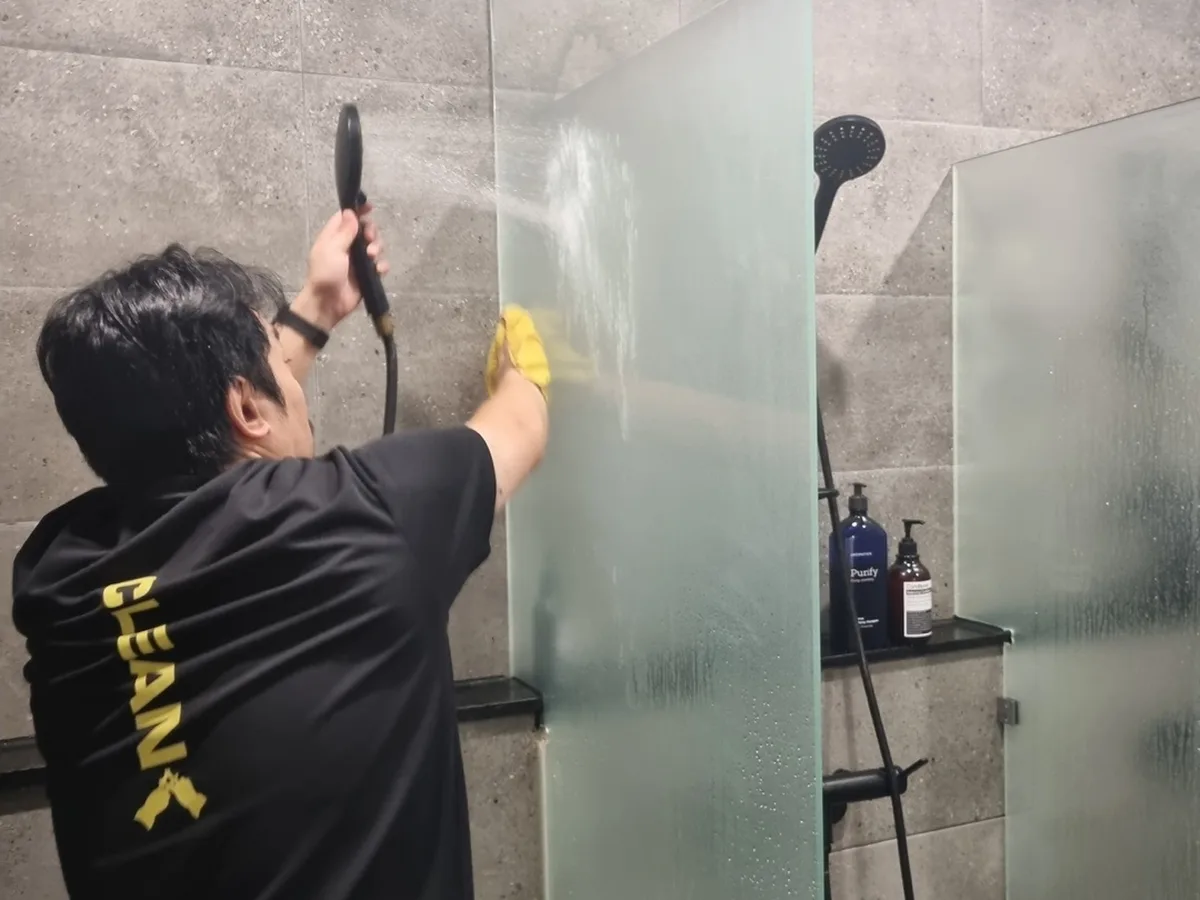 의왕시 고천동 헬스장 복도·대기 동선 야간 위생청소 사례 - 행진크린