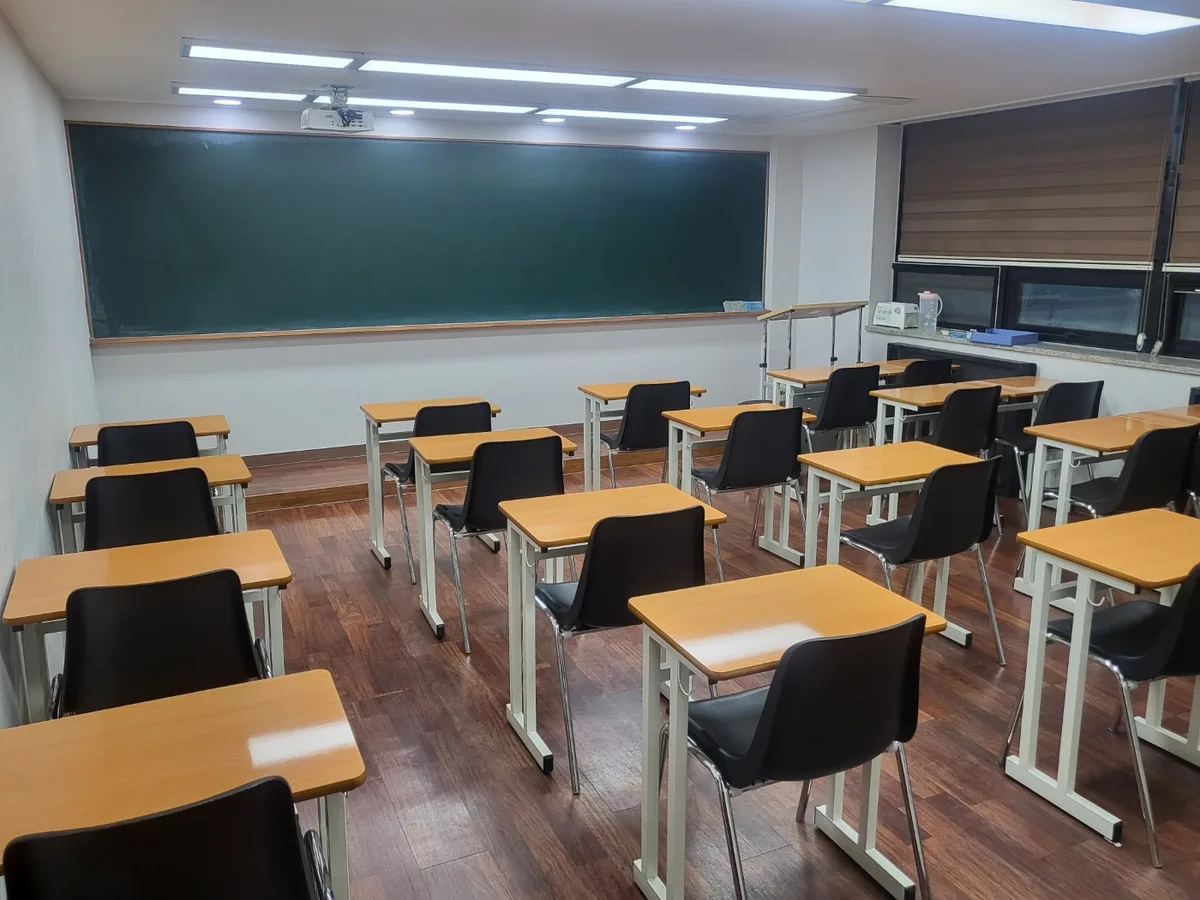 안산시 단원구 대부북동 스터디룸 미팅룸 장비 주변 정밀 위생청소 사례 - 행진크린