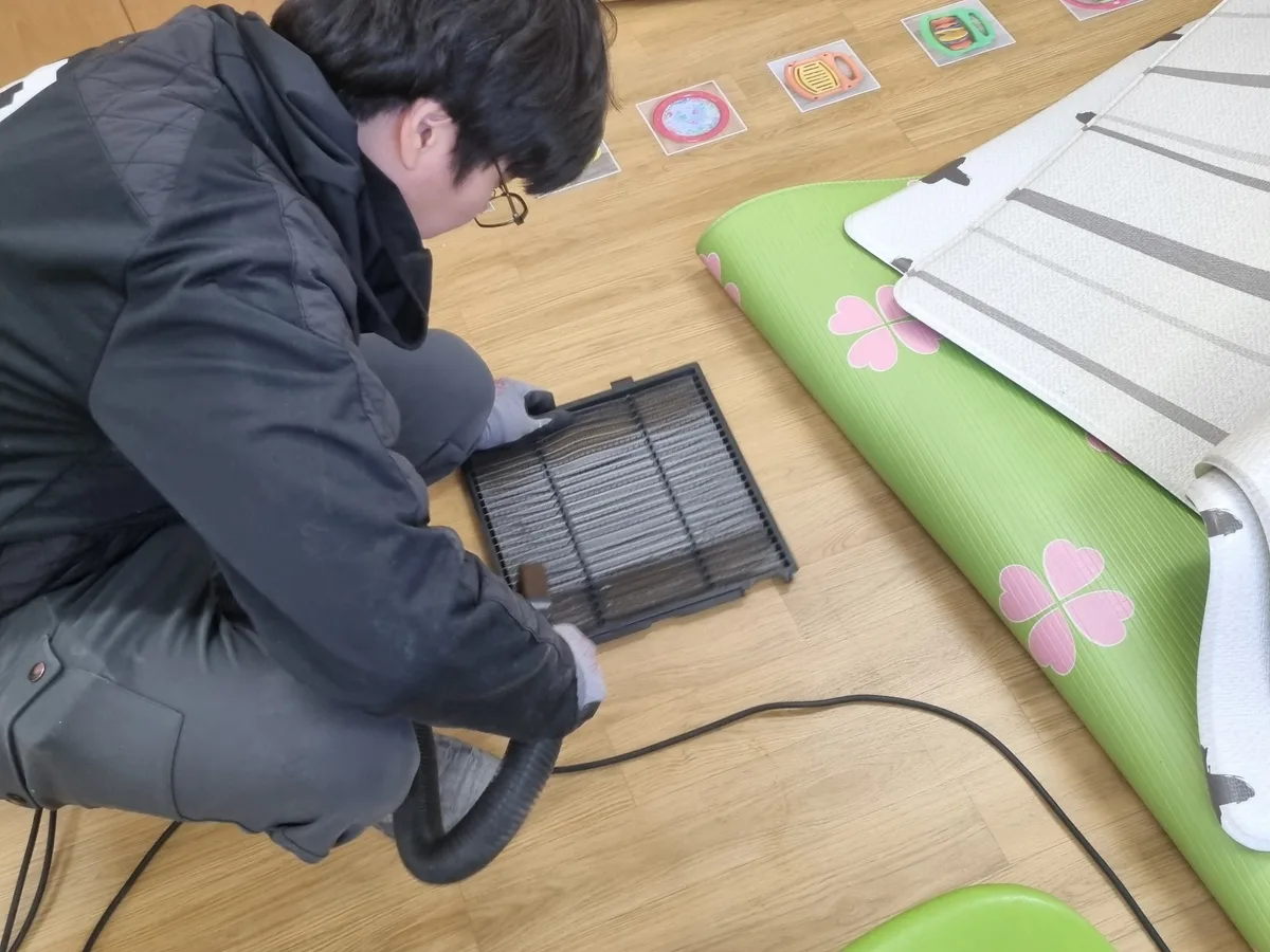 의왕시 삼동 놀이방 낮잠실 장비 주변 정밀 위생청소 사례 - 행진크린