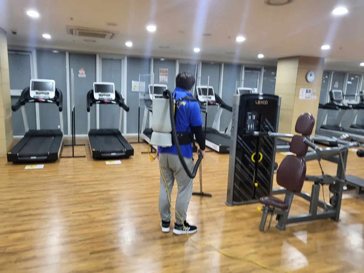 의왕시 삼동 헬스장 샤워실 장비 주변 정밀 위생청소 사례 - 행진크린