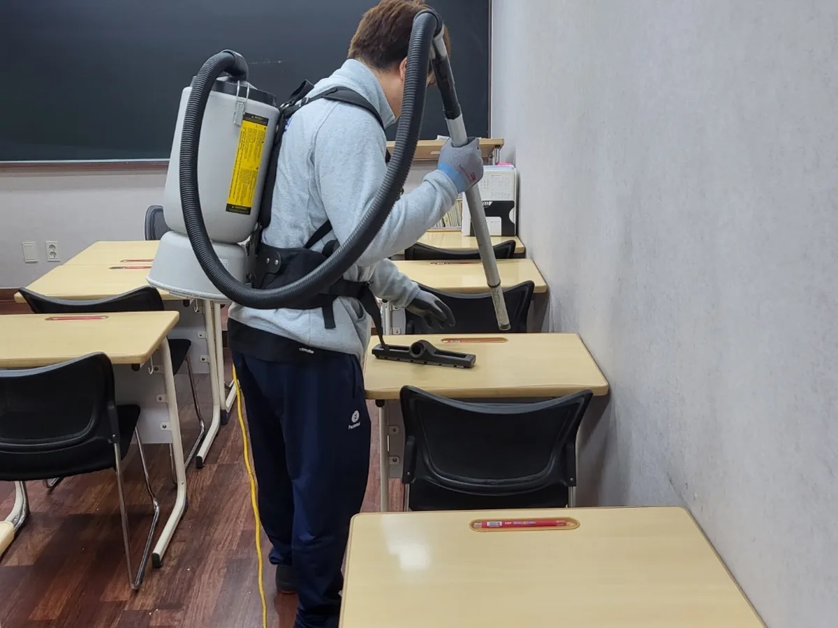 의왕시 월암동 학원 좌석·책상 진공 바닥 위생청소 사례 - 행진크린