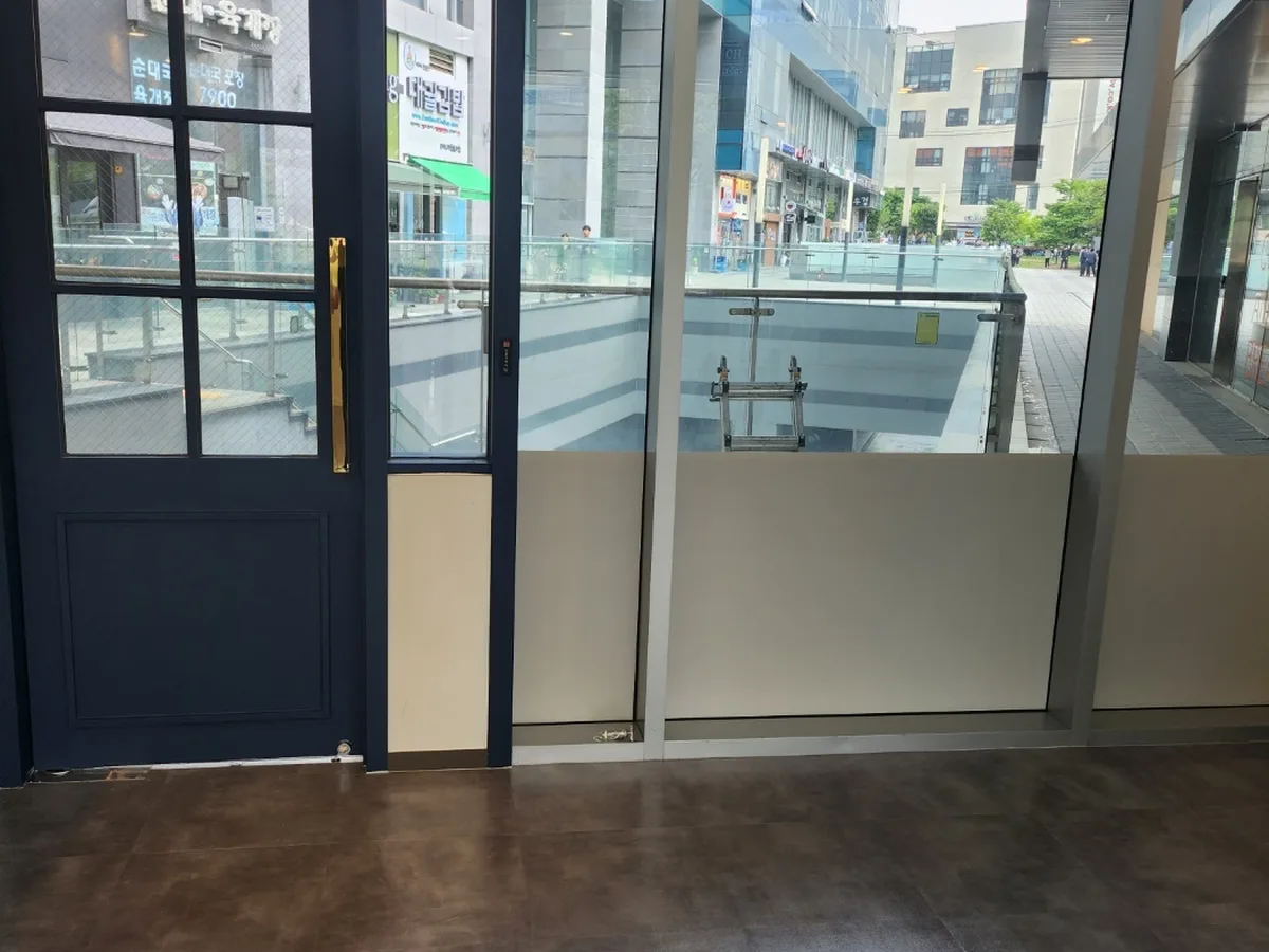 의왕시 월암동 현장 출입문·프레임 바닥 위생청소 사례 - 행진크린