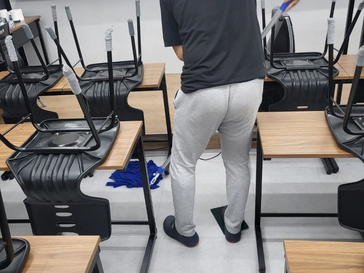 안산시 단원구 성곡동 사업장 로비·응접실 바닥 위생청소 사례 - 행진크린