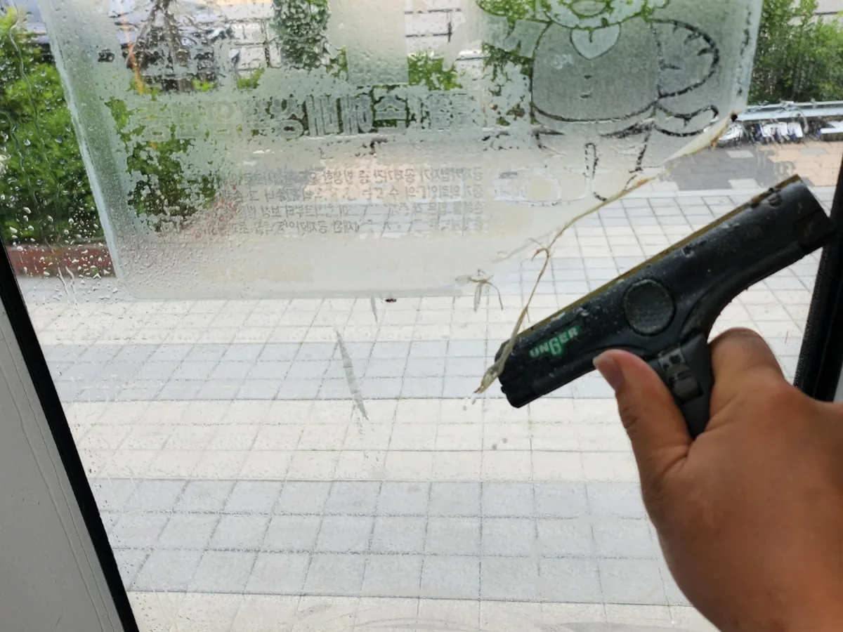 의왕시 삼동 사무실 고층 외창 장비 주변 정밀 위생청소 사례 - 행진크린