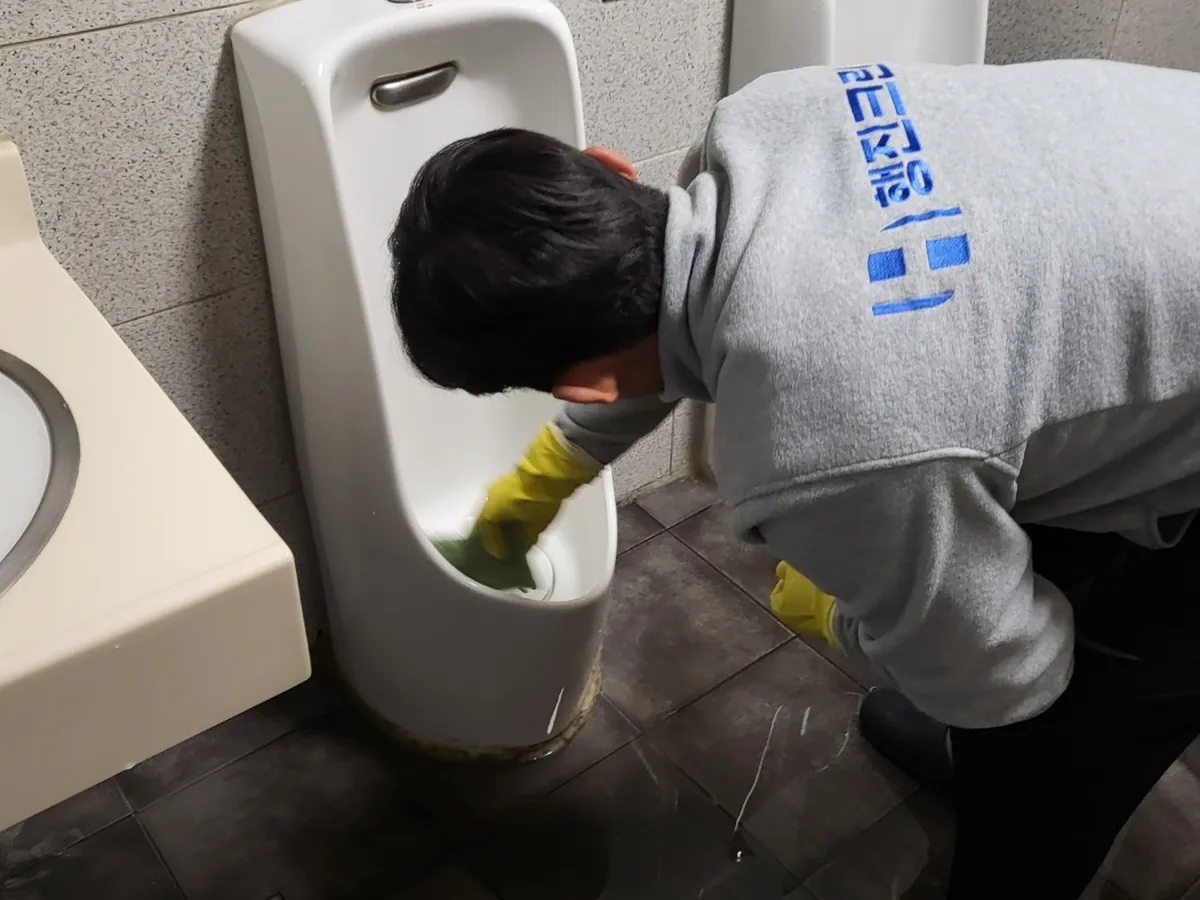 안산시 단원구 초지동 스터디카페 화장실 세면대 살균 위생청소 사례 - 행진크린